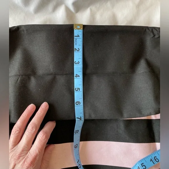 NWT Victoria’s Secret Weekender Tote Black and Pink Expands with shoulder strap - Picture 13 of 15